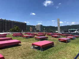 ５名床几席