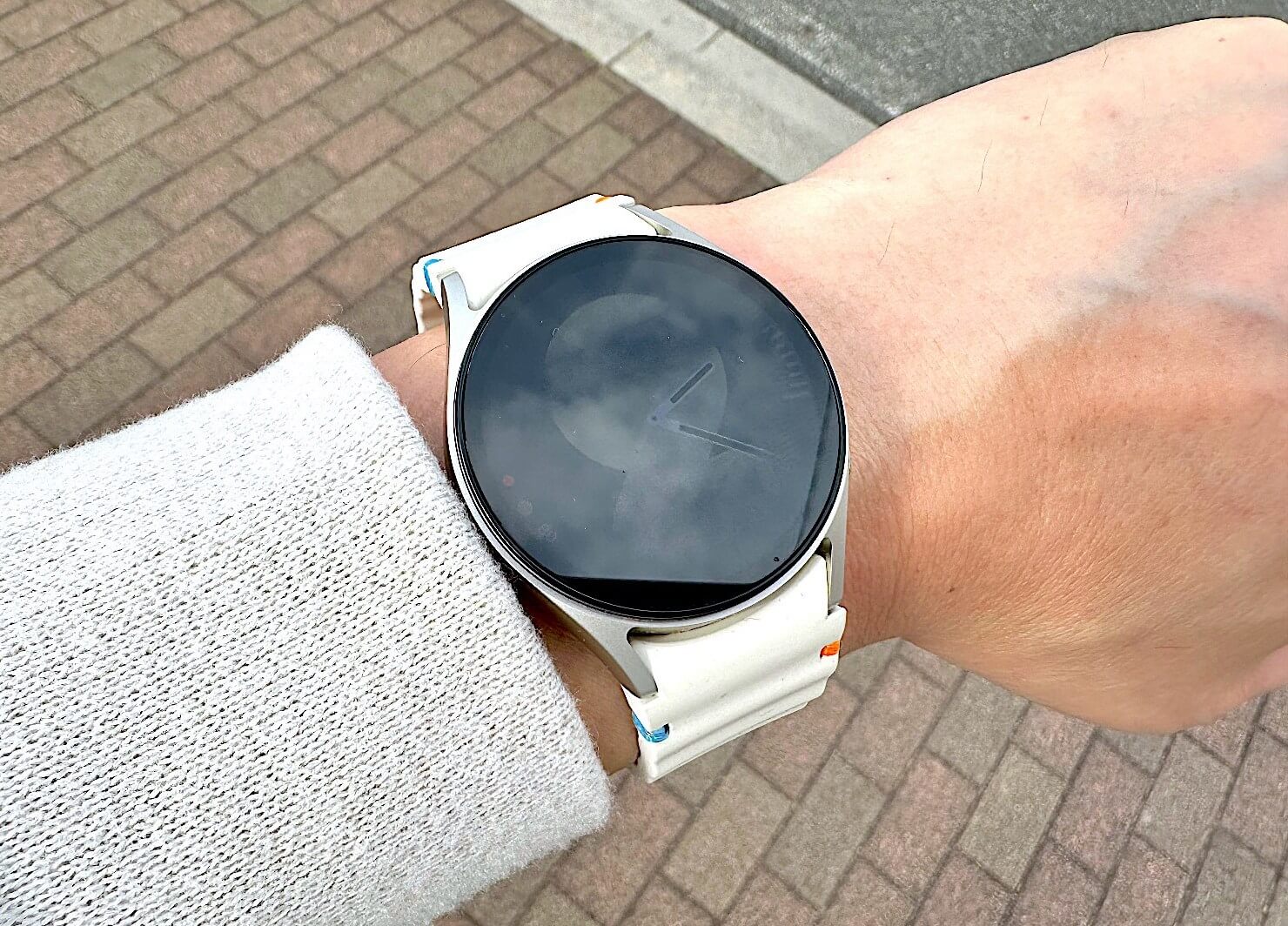 手首に装着されたSamsung Galaxy Watch7