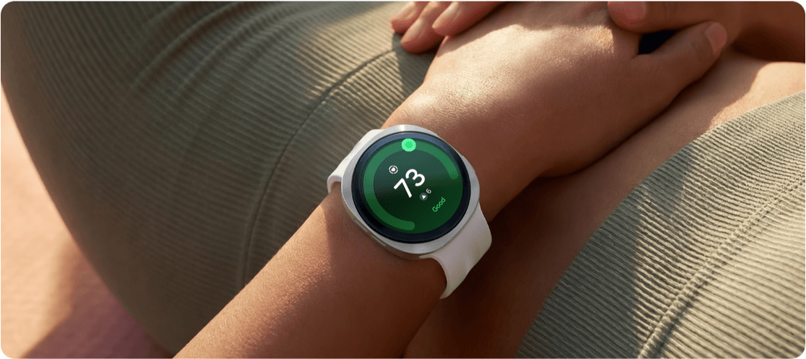 Samsung Galaxy Watch9を手首につけている様子